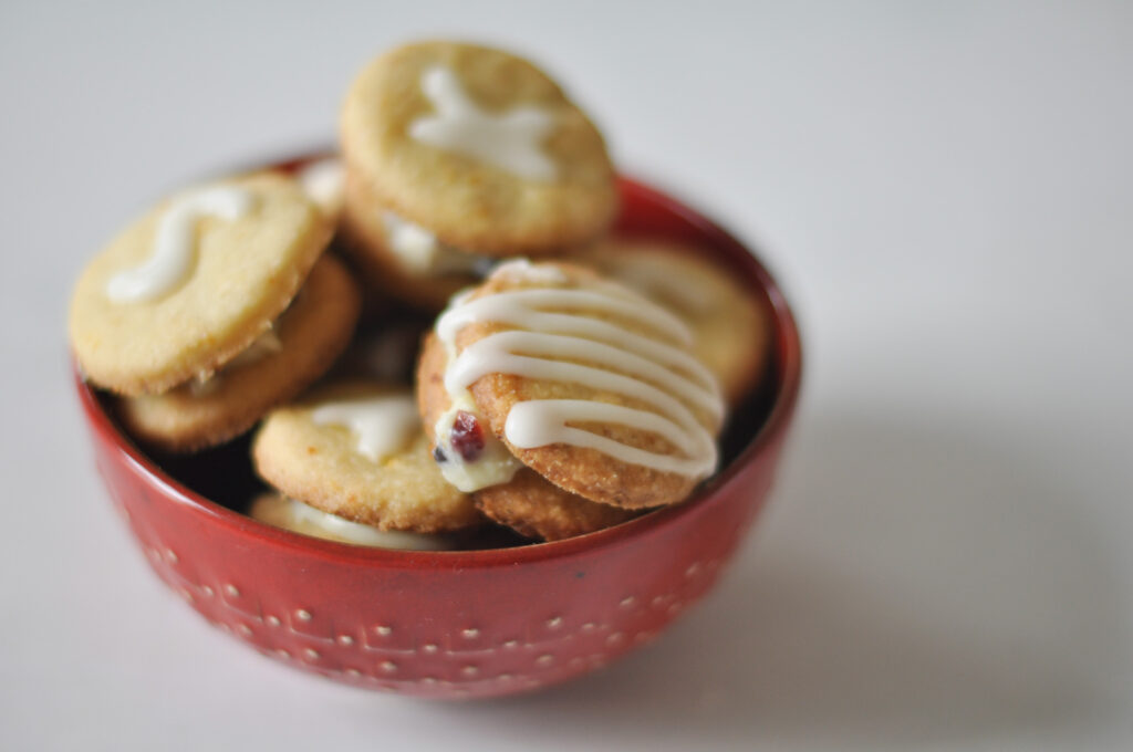 Gefüllte Orangenplätzchen mit weißer Schokolade und Cranberries