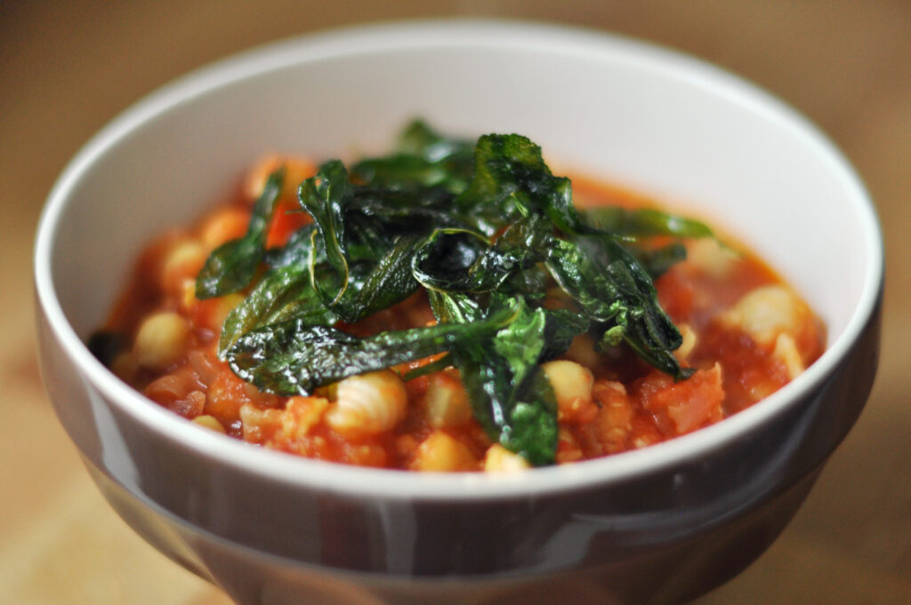 Kichererbsen-Tomaten-Suppe mit Salbei
