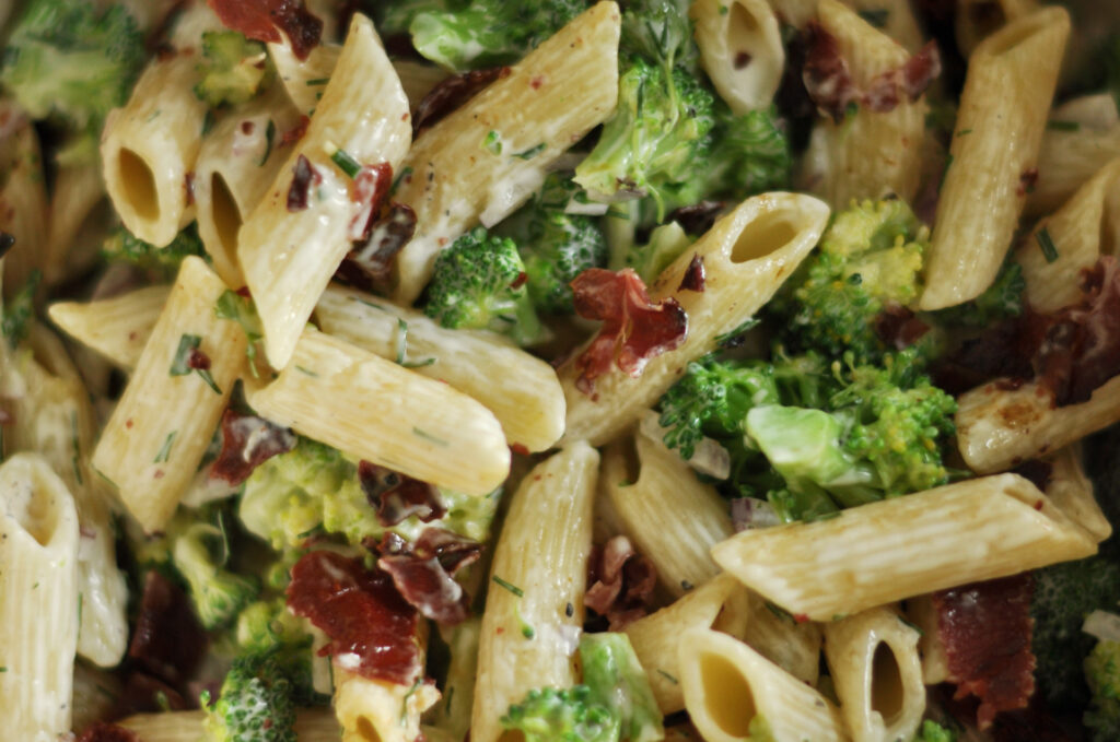 Nudelsalat mit Brokkoli und Ranch Dressing - Broccoli Pasta Salad