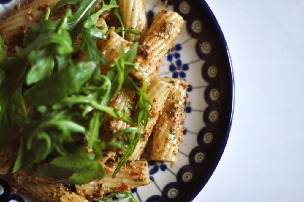 Pesto Trapanese mit frischen Tomaten, Mandeln und Basilikum