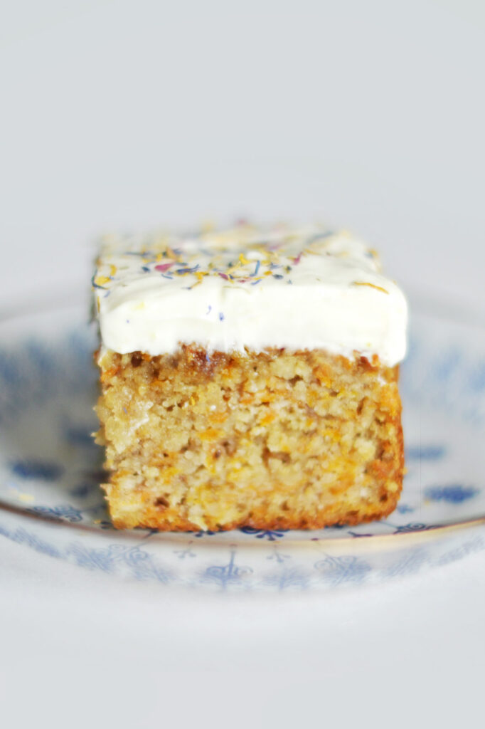Möhrenkuchen ohne Mehl mit Quark-Zitronen-Frosting