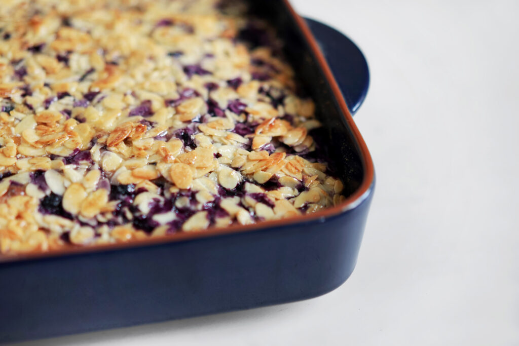 Heidelbeerkuchen mit karamellisierten Mandeln