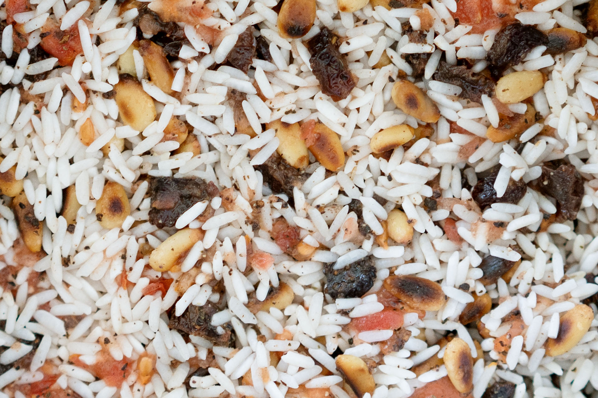 Gefüllte Zwiebeln mit Reis, Rosinen und Pinienkernen