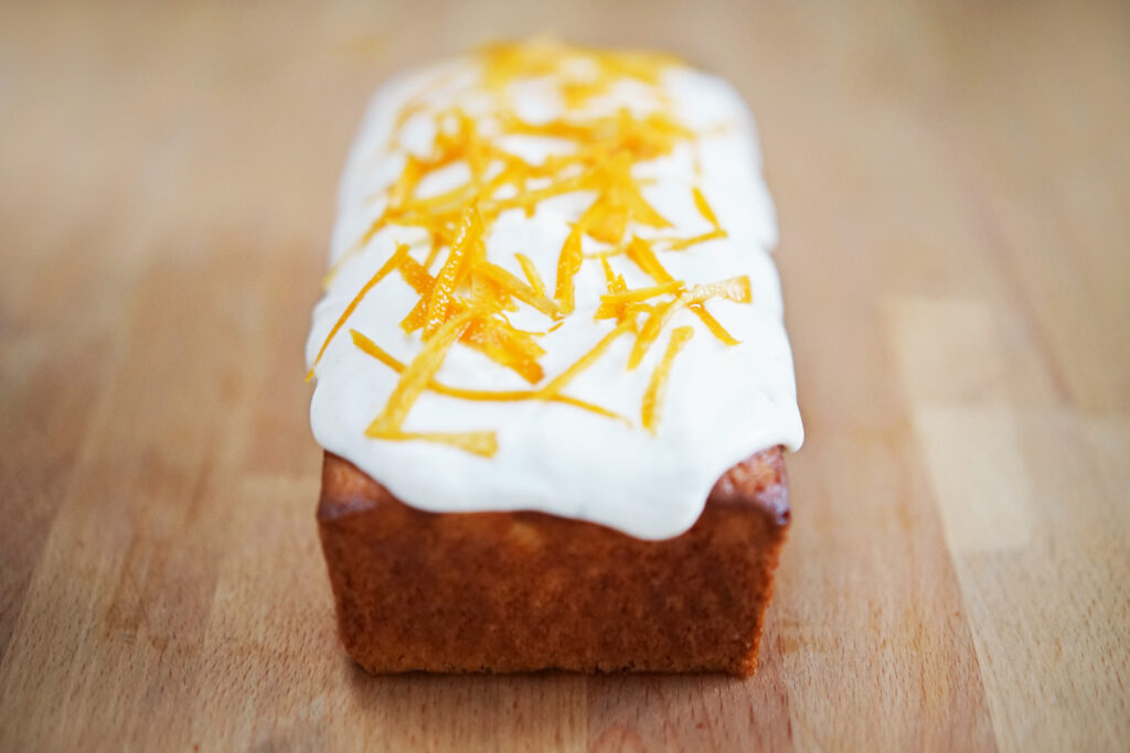 Orangen-Joghurt-Kuchen mit Crème fraîche-Topping