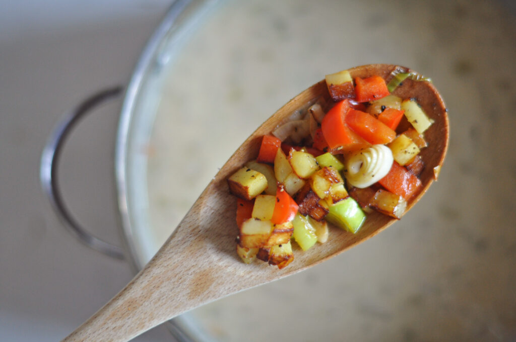 Weiße-Bohnen-Suppe mit geröstetem Gemüse