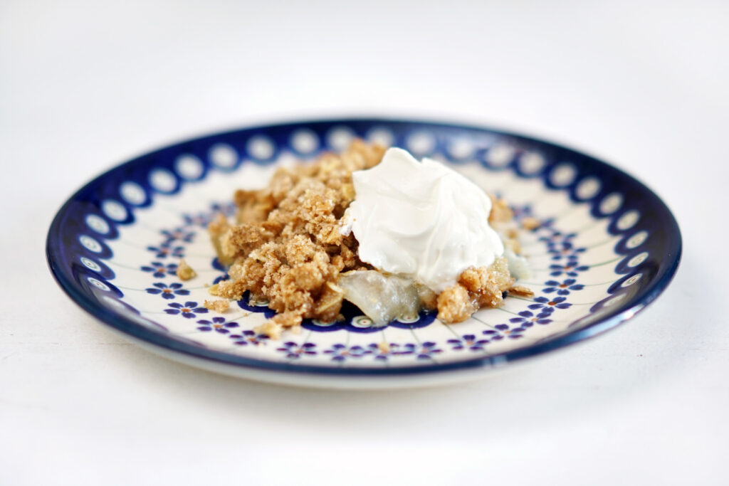 Birnen-Ingwer-Crumble mit Zimt-Streuseln