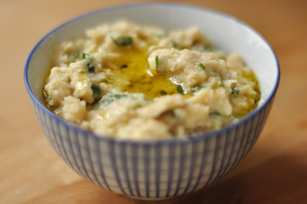 Dip aus weißen Bohnen, Knobla