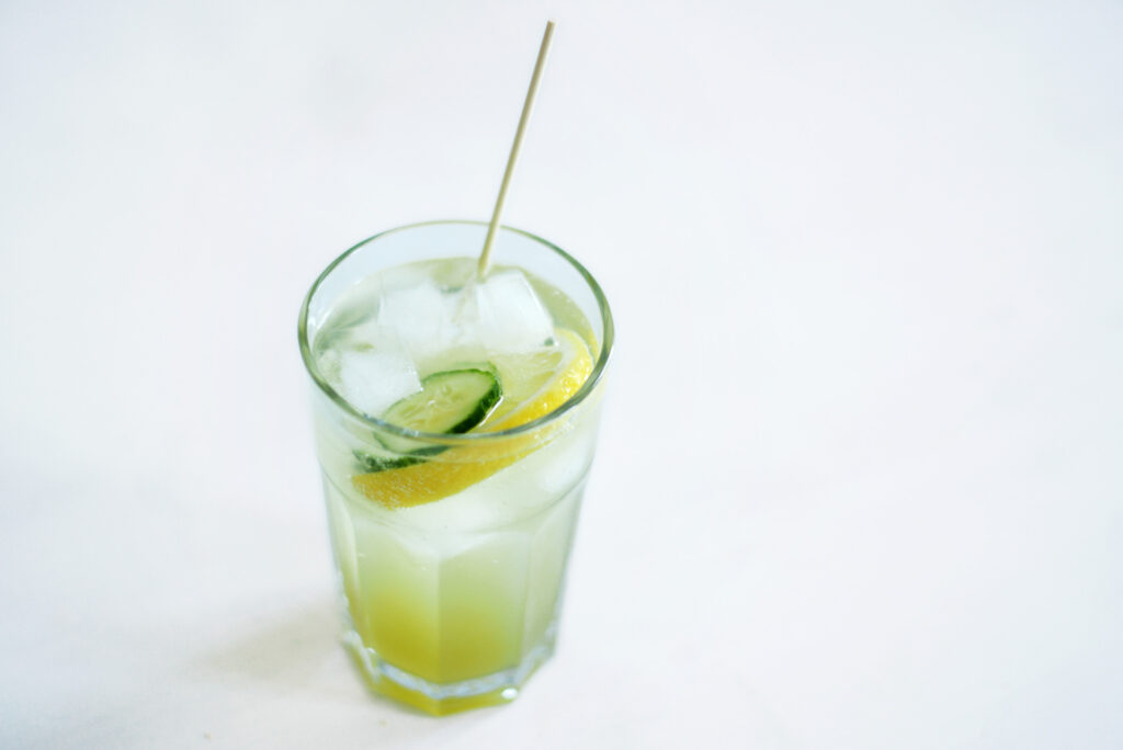 Limonade mit Gurken-Zitronen-Sirup