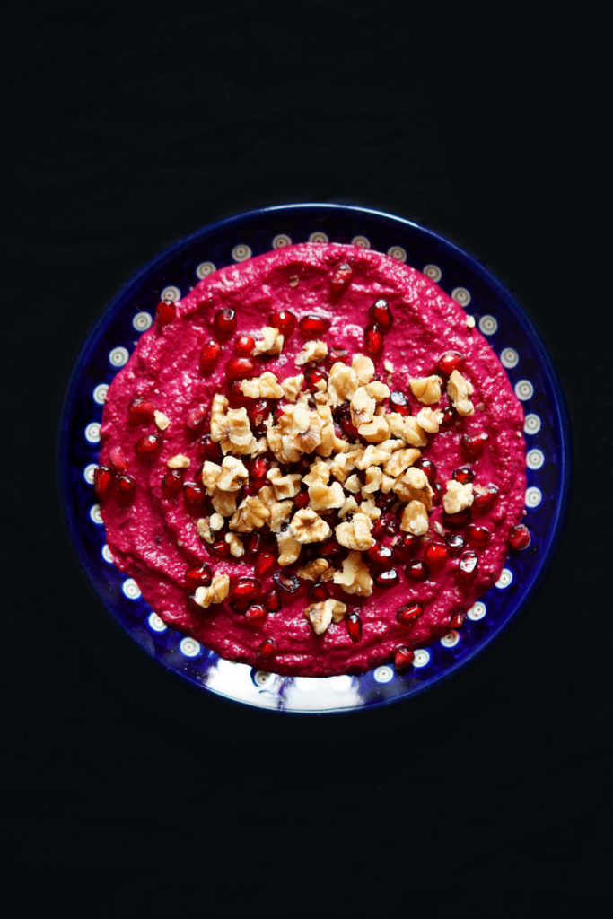Rote-Bete-Creme mit Granatapfel und Walnüssen