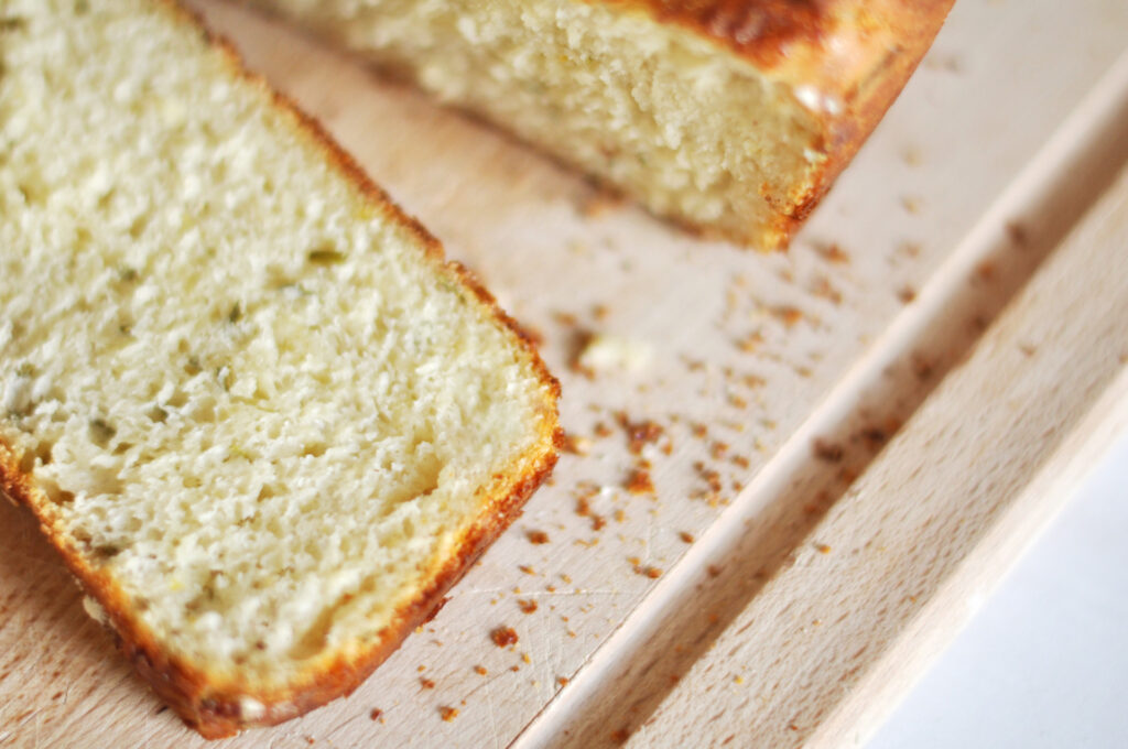 Zitronen-Rosmarin-Brot mit Gruyère