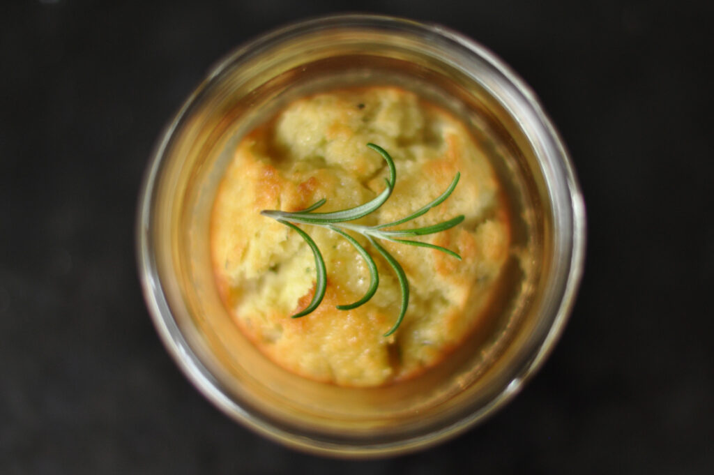 Zitronen-Zucchini-Rosmarin-Kuchen im Glas