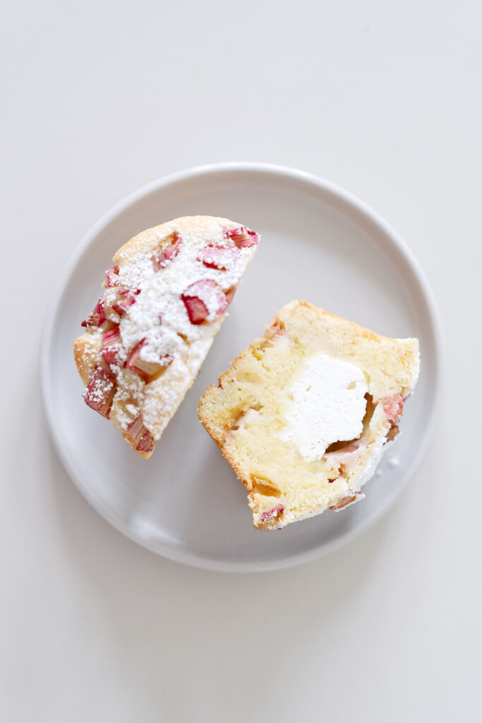 Rhabarber-Mandel-Muffins mit Quarkfüllung