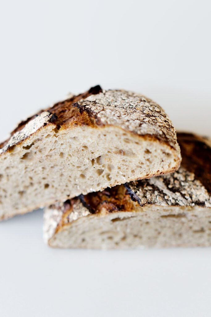 Sauerteigbrot mit Haferflocken und Buttermilch