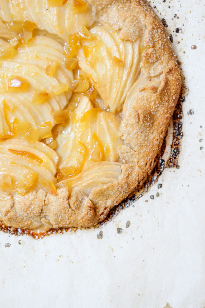 Birnen-Galette mit Ingwer und Orangensirup