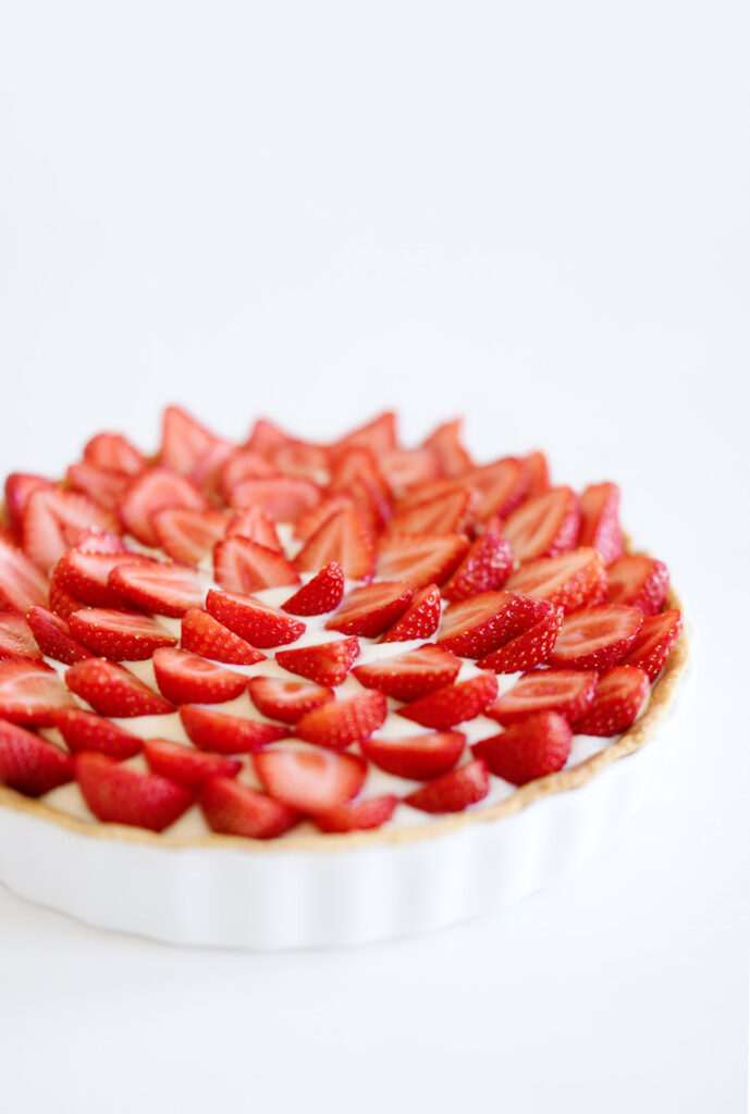 Erdbeertarte mit Vanillecreme und weißer Schokolade