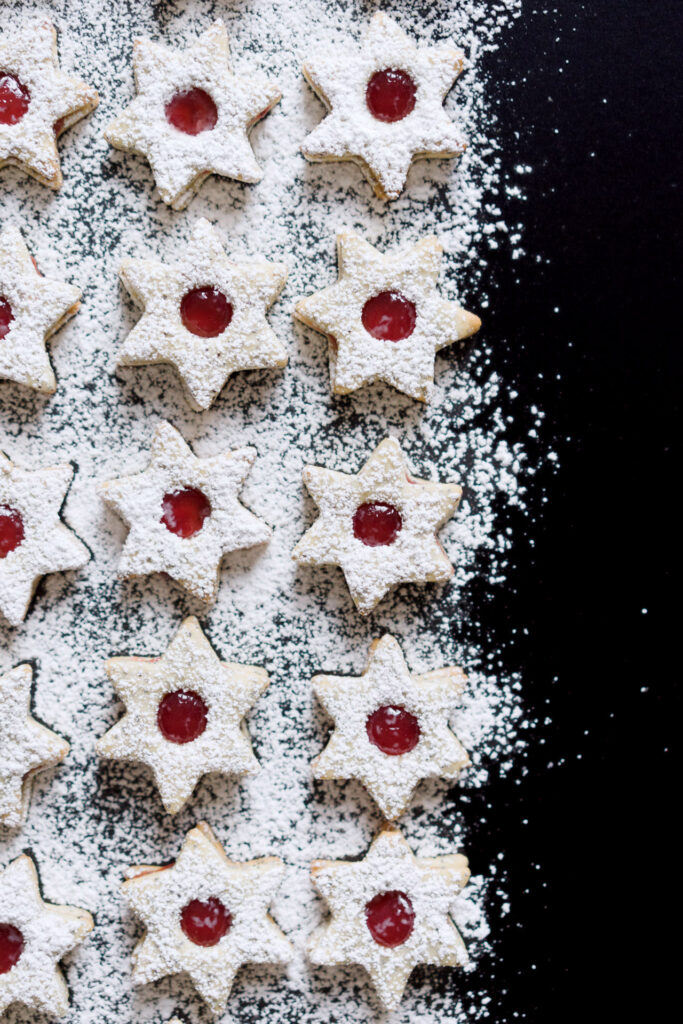 Gefüllte Mohn-Marzipan-Plätzchen mit Johannisbeergelee