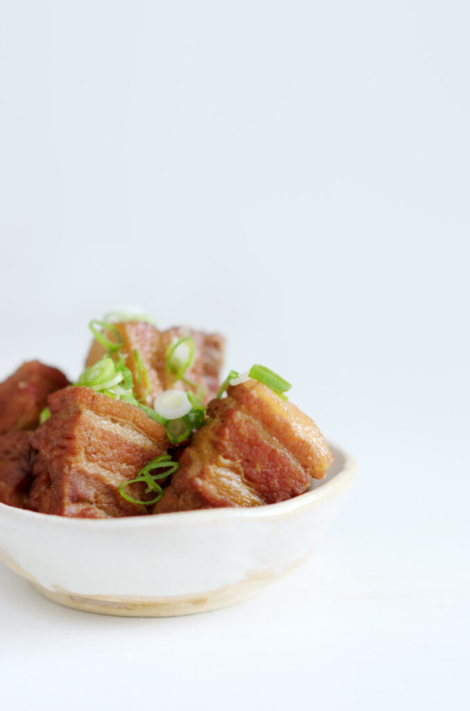 Japanischer geschmorter Schweinebauch - Buta no Kakuni