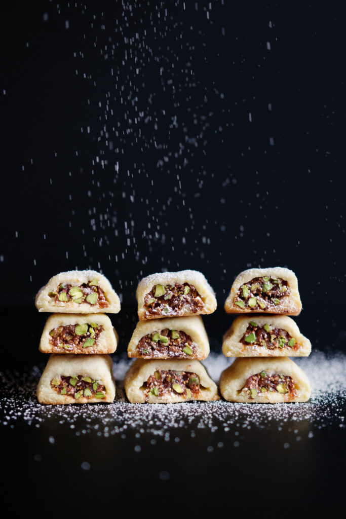 Sablés mit einer Füllung aus Feigen und Pistazien