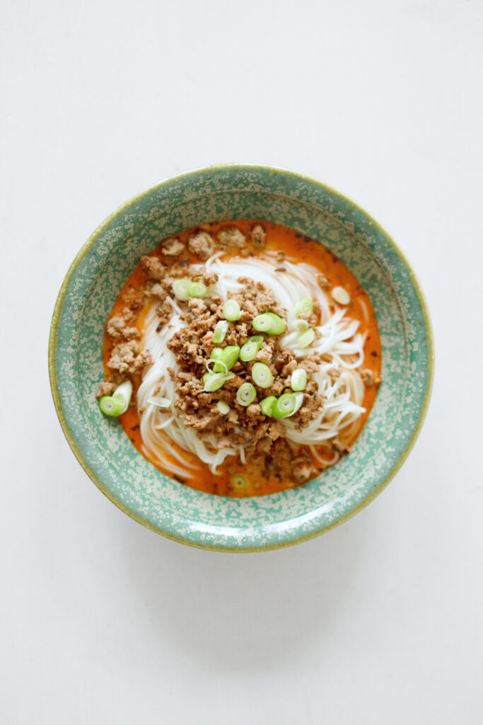 Chinesische Nudeln mit Hackfleisch und Chiliöl - Dan Dan Mian