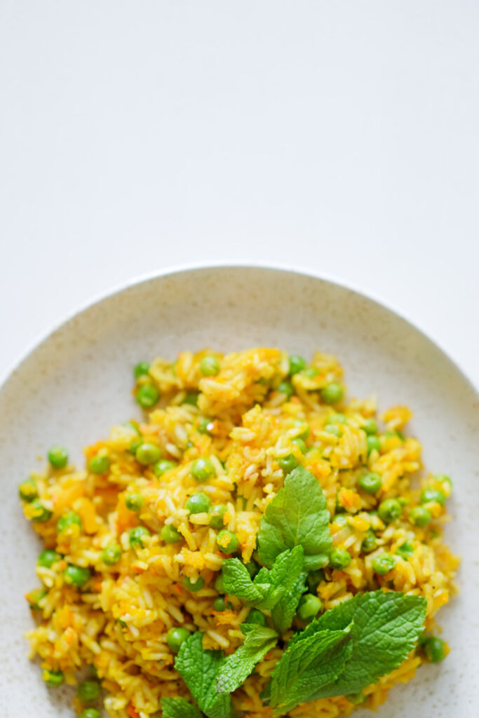Pilaw mit Kürbis, Erbsen und frischer Minze