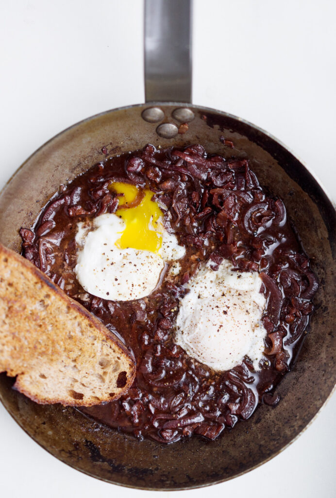 Pochierte Eier in Rotweinsauce - Oeufs en meurette
