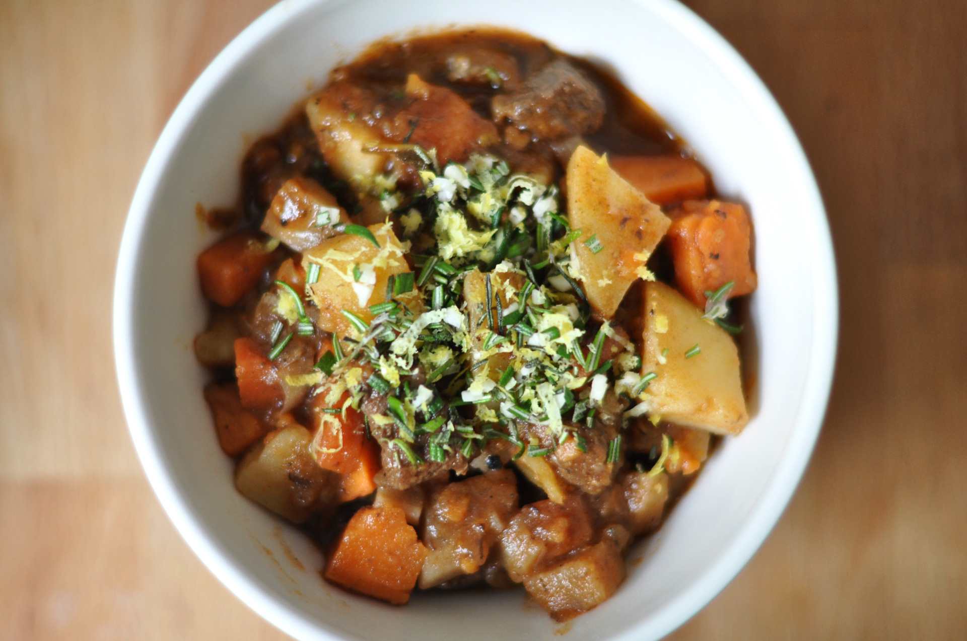 „Beef Stew mit Zitrone, Rosmarin und Knoblauch