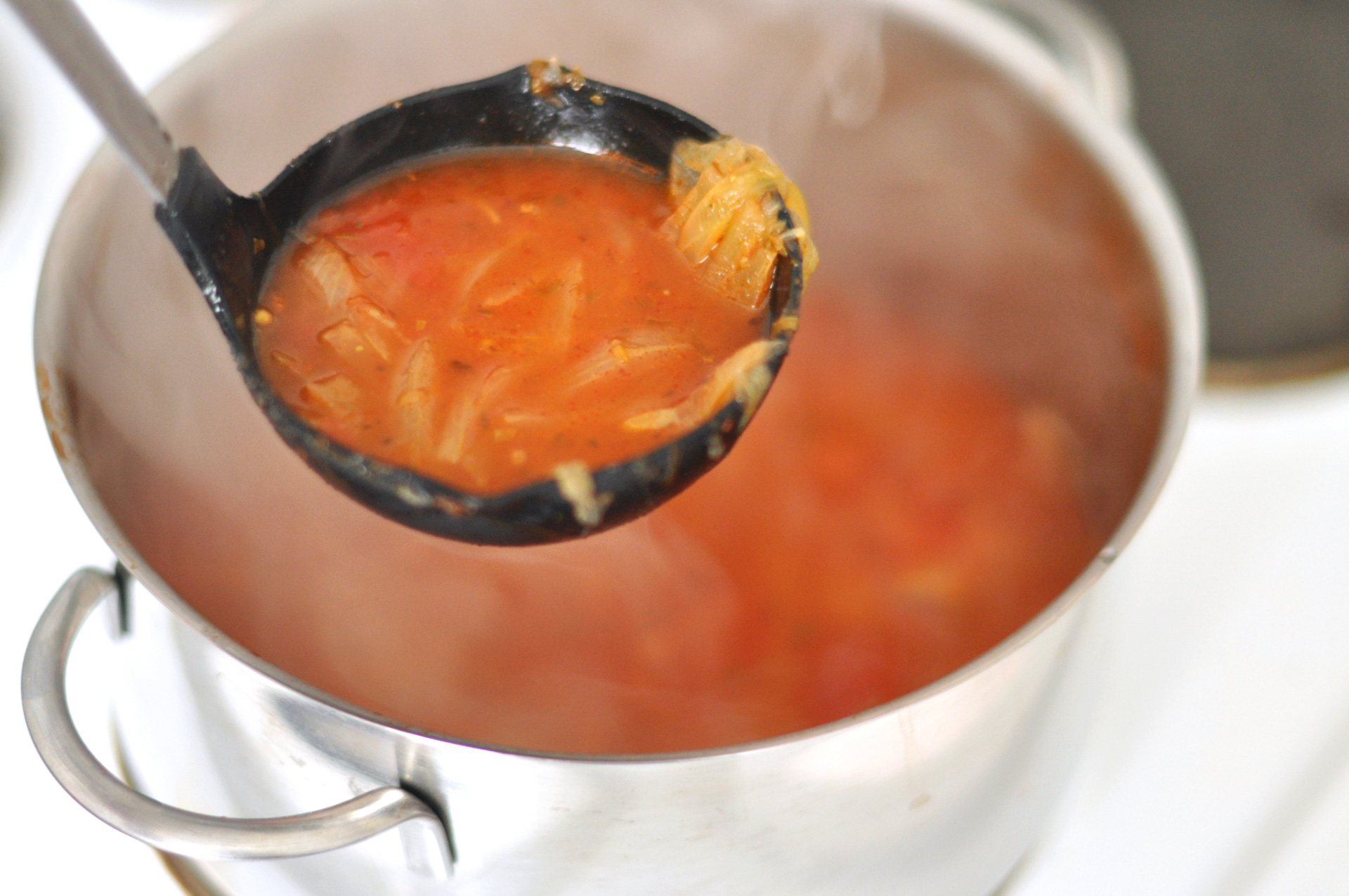 „Tomaten-Zwiebel-Suppe